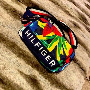 Tommy Hilfiger Floral Fannypack (unisex)